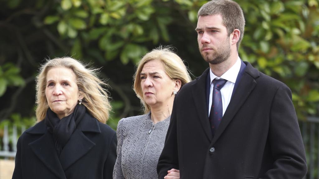 Las infantas Elena y Cristina junto a Juan Urdangarin en el homenaje a Constantino de Grecia.