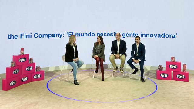 Presentación en el MWC 2024 del acuerdo entre Fini y Telefónica.