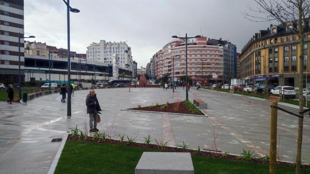 Glorieta de la Cruz Roja en la ciudad de Oviedo (Asturias)