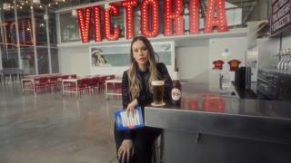 Una de las escenas del nuevo vídeo de Cervezas Victoria.