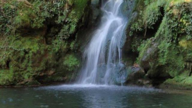 Imagen de una de las cascadas de la Rivera del Huéznar.