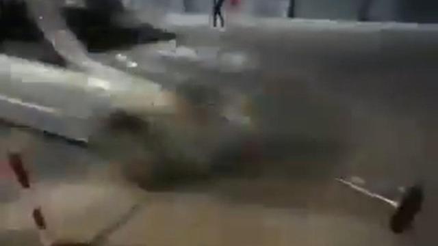 Instantánea del vídeo del atropello mortal en Algemesí (Valencia). EE