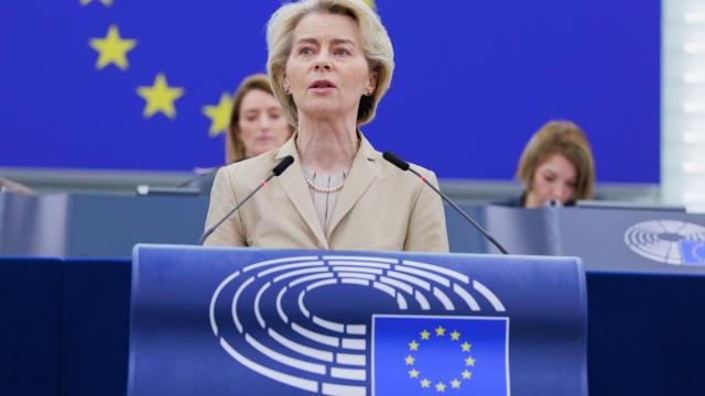 La presidenta de la Comisión, Ursula von der Leyen, durante su discurso sobre defensa en la Eurocámara