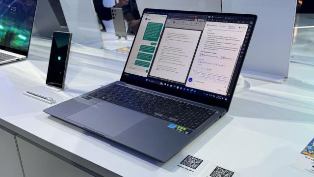 Samsung Galaxy Book4 Ultra trabajando con Copilot