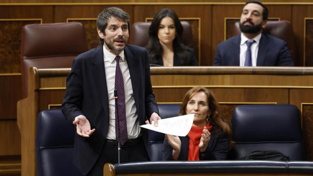 El ministro de Cultura, Ernest Urtasun, interviene durante la sesión de control al Gobierno, este miércoles en el Congreso. Foto: EFE/ Mariscal