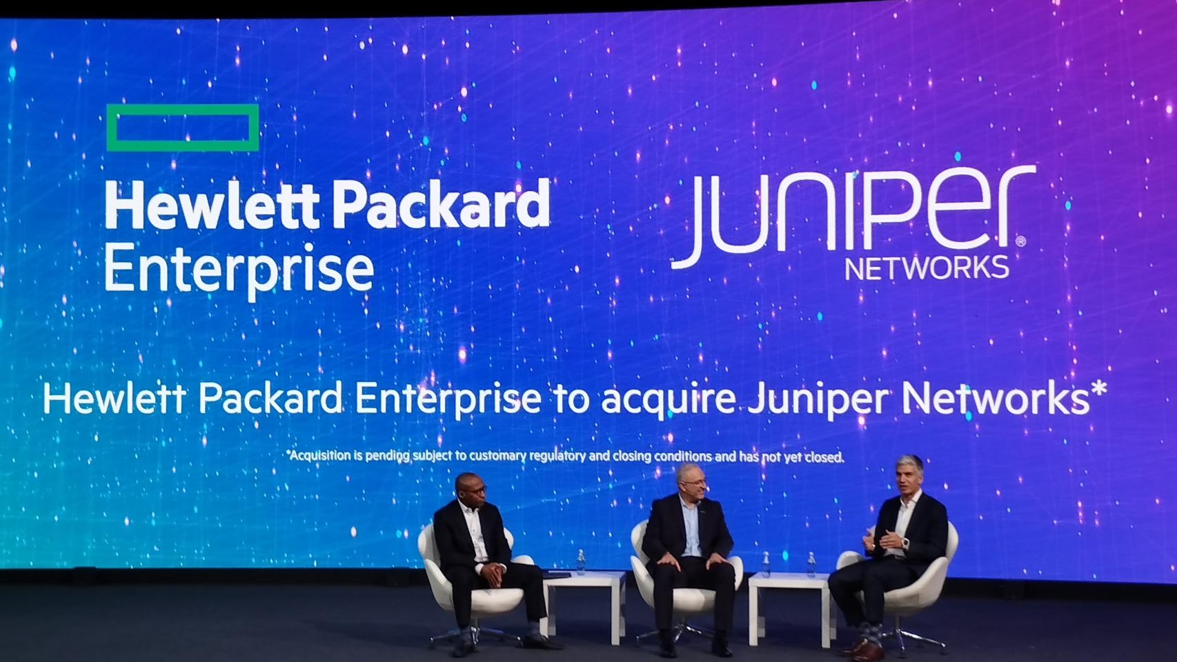 Antonio Neri, presidente y CEO de HPE, y Rami Rahim, CEO de Juniper Networks, durante el MWC 2024.
