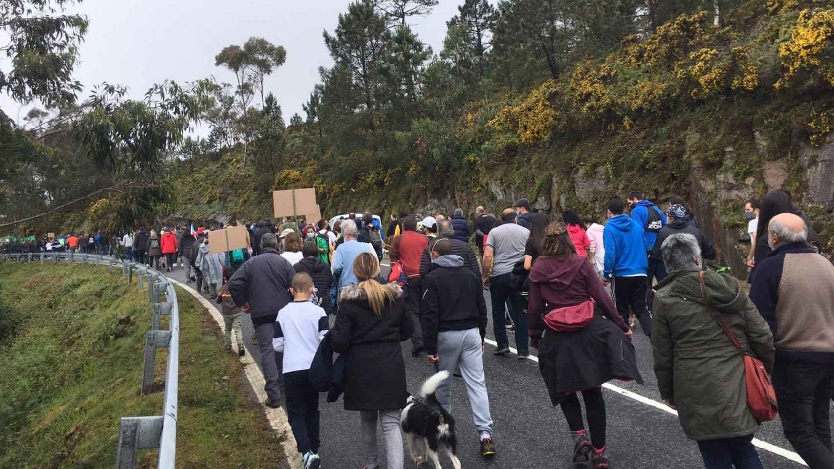 Marcha convocada por el Instituto de Estudos Miñoráns (IEM) y por la plataforma SOS Groba contra la instalación enuna imagen de archivo.