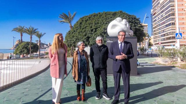 Presentación de las esculturas monumentales en Benidorm.
