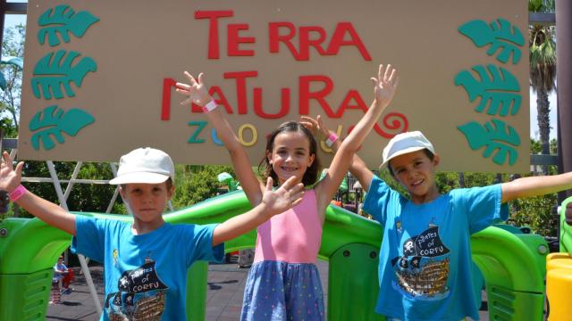 Niños en el parque Terra natura Benidorm.