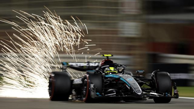 Lewis Hamilton, durante los segundos entrenamientos libres en el GP de Baréin.