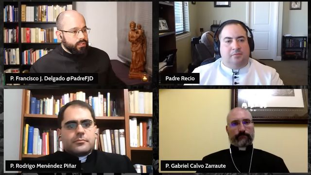 Los sacerdotes participantes en la tertulia titulada 'Francisco Franco, cristiano ejemplar'.