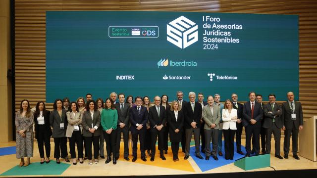 Integrantes del primer foro de asesorías jurídicas sostenibles