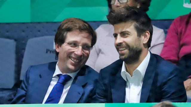 El alcalde de Madrid, José Luis Martínez-Almeida, y Gerard Piqué en la  Copa Davis que se celebró en Madrid en 2019.