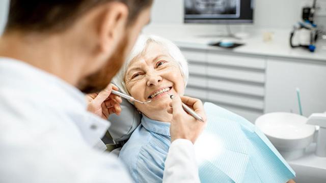 Estos son los requisitos que debes cumplir para poder ir al dentista gratis en Madrid