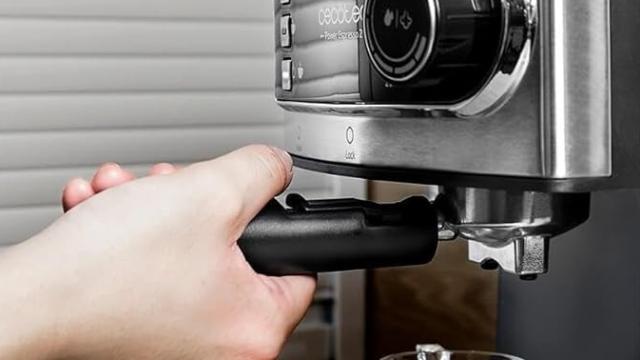 Adiós a las cápsulas de Nespresso: la novedosa cafetera que arrasa en Amazon España y prepara el mejor café