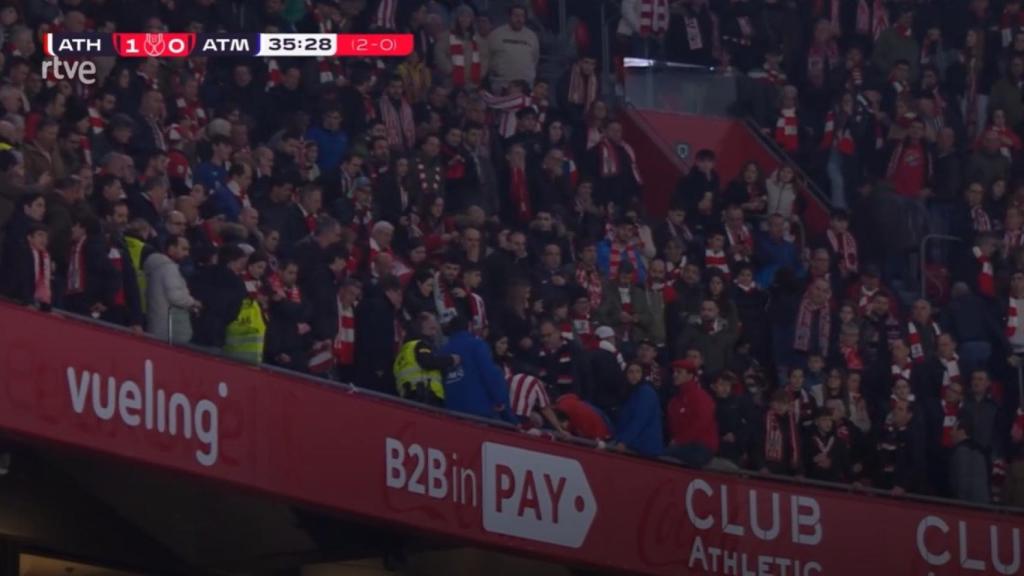 Plano general del partido entre el Athletic de Bilbao y el Atlético de Madrid.