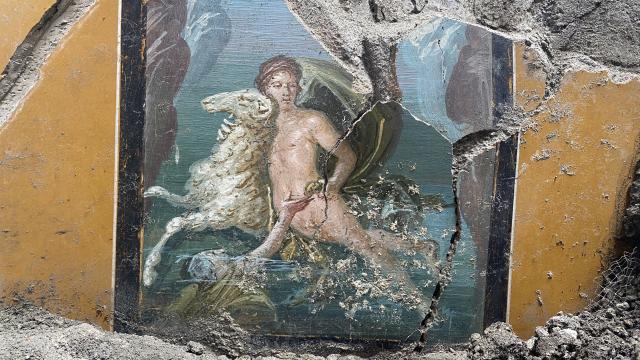 Fresco de una de las casas que representa el mito de Frixo y Hele.