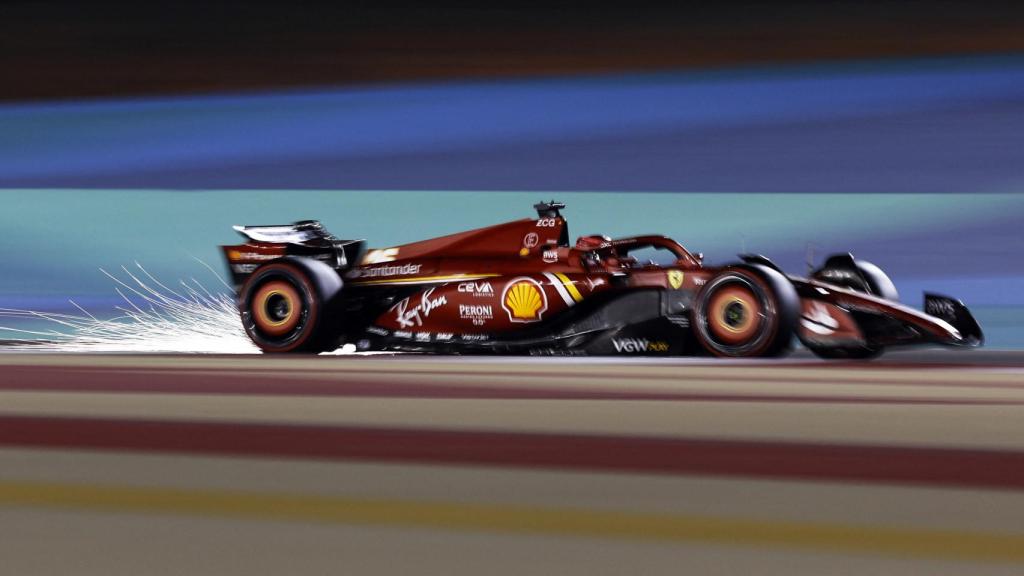 Eñ Ferrari de esta temporada, durante la clasificación de este viernes en Baréin.