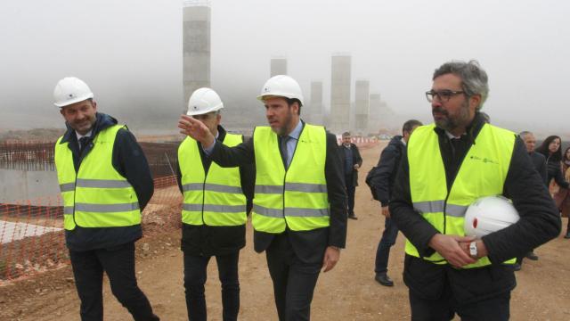 El ministro de Transportes y Movilidad Sostenible, Óscar Puente, en una imagen del pasado mes de diciembre en las obras de la autovía A-11 que se ejecutan en el tramo Quintanilla-Olivares, en la provincia de Valladolid
