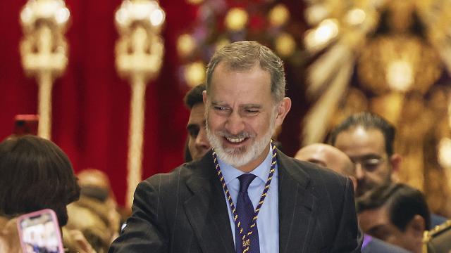 Felipe VI al salir del templo religioso.