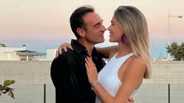 Enrique Ponce junto a su razón de amor, Ana Soria, en una imagen de sus redes sociales.
