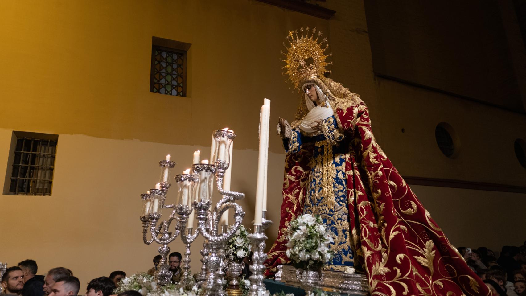 Las imágenes del traslado de la Esperanza de Triana a Santa Ana