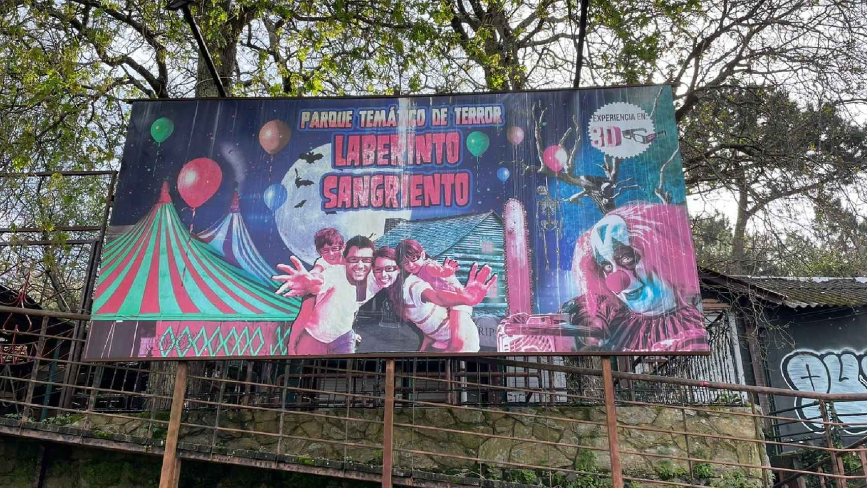 Cartel de Laberinto Sangriento en la Avenida de Europa, 51.