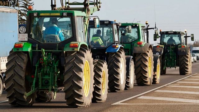 Concentración de tractores en las carreteras españolas en febrero de 2024.