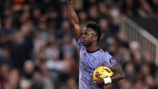 Vinicius, con el puño en alto en Mestalla.