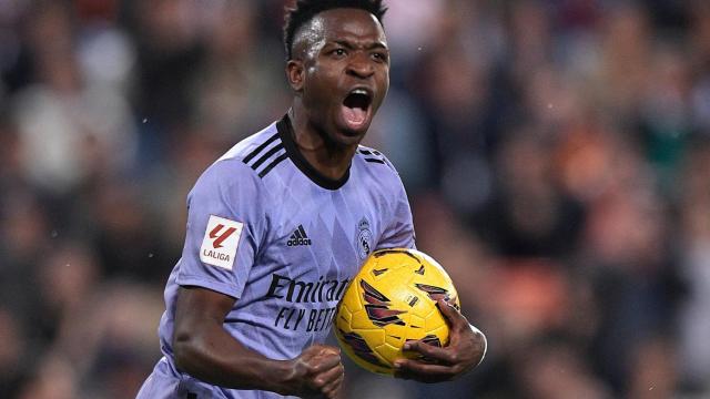 Vinicius celebra un gol en Mestalla.
