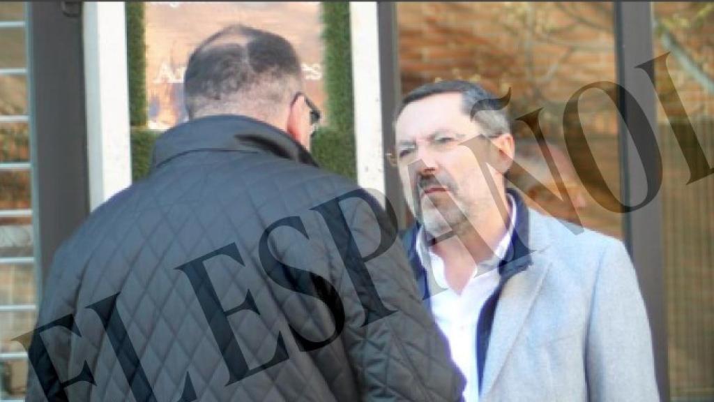 Koldo (de espaldas), reunido con el empresario José Ruz, el 28 de noviembre de 2022 en Madrid.