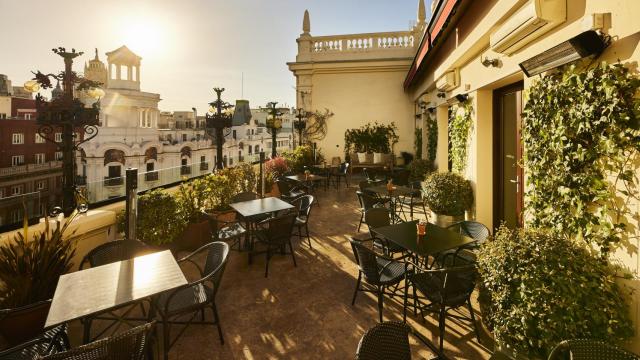 Desde esta terraza secreta puedes degustar un cóctel mientras disfrutas de unas vistas únicas a la Gran Vía.