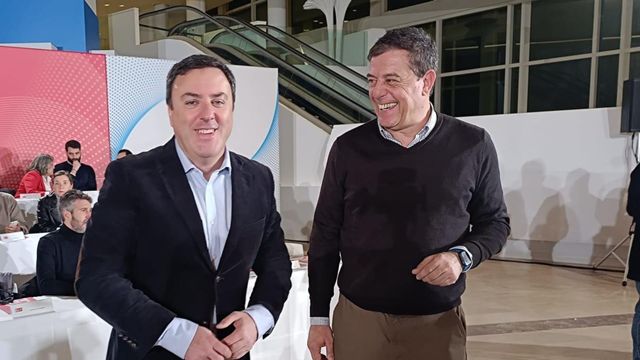 El secretario xeral del PSdeG, Valentin Gónzalez Formoso, y el candidato del PSdeG a la Xunta, José Ramón Gómez Besteiro.