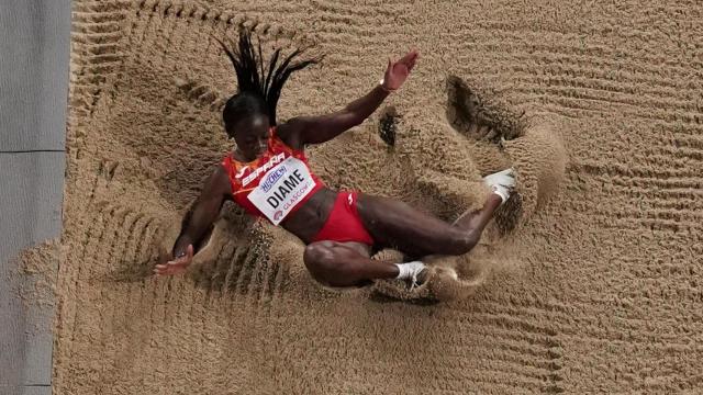 Fátima Diame, durante la final de salto de longitud.