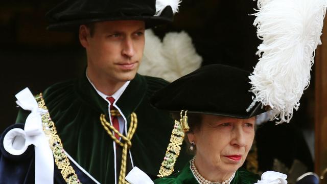 El príncipe Guillermo de Inglaterra y la princesa Ana en una fotografía tomada en Edimburgo, en julio de 2016.