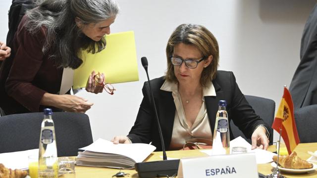 La vicepresidenta Teresa Ribera, durante el desayuno de este lunes de los 'Amigos de las Renovables' en Bruselas