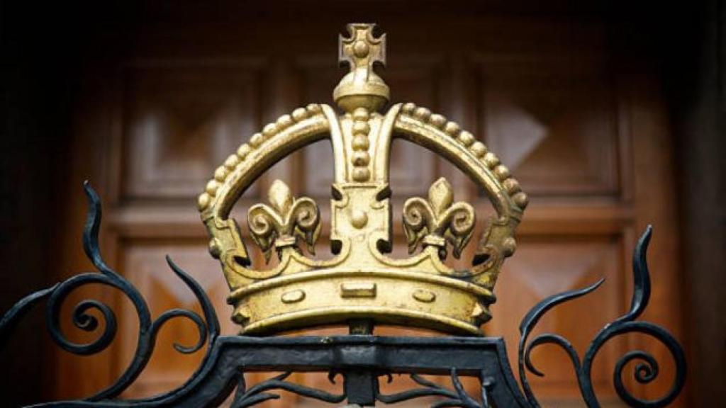 Imagen de archivo de una corona.