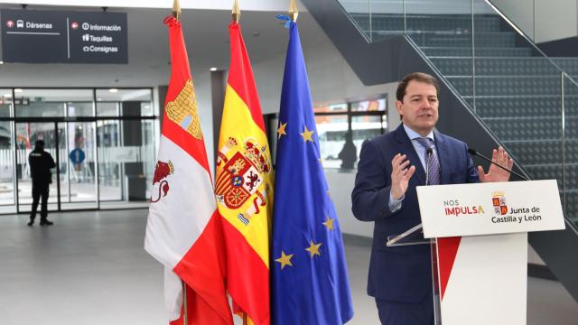 Mañueco visita la renovada estación de autobuses de Palencia