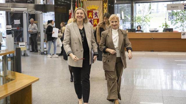 La consejera de Familia e Igualdad de Oportunidades, Isabel Blanco; junto a la delegada territorial de la Junta en Zamora, Leticia García