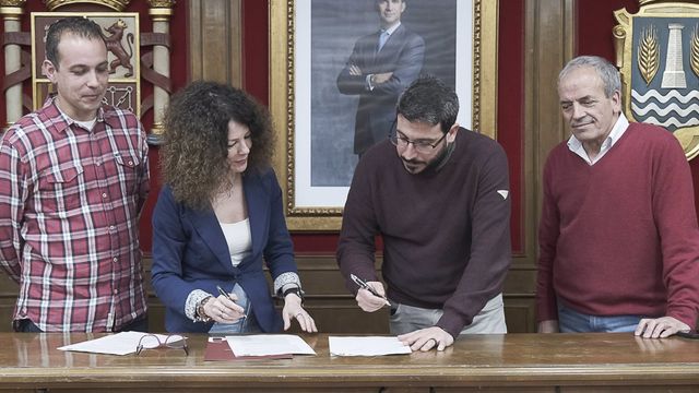 Acuerdo PSOE - IU. Foto: Ayuntamiento de Azuqueca.