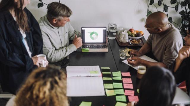 Imagen de archivo  de un equipo de trabajadores en una oficina (Getty Images).