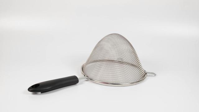 El sencillo truco del colador para conseguir unos rizos definidos por horas.