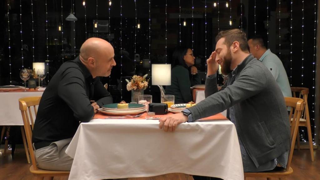 Javier y Nykos en ‘First Dates’.