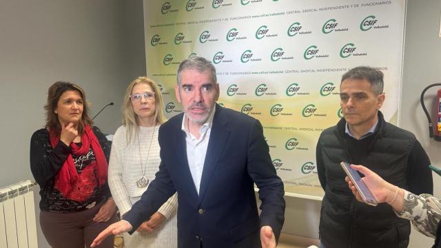 Benjamín Castro atiende a los medios de comunicación este martes