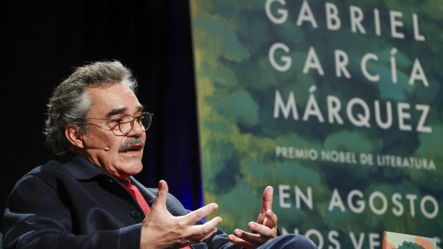 Gonzalo García Barcha (en la imagen) y Rodrigo García Barcha, los hijos de Gabriel García Márquez, presentan la novela inédita de su padre, 'En agosto nos vemos', este martes en el Instituto Cervantes de Madrid. Foto: J P Gandul / EFE