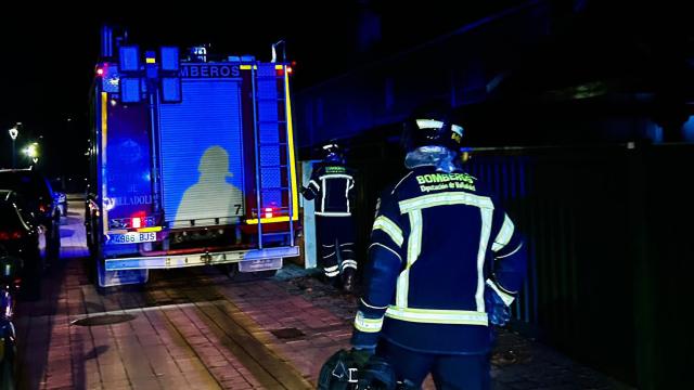 Los Bomberos de la Diputación de Valladolid extinguiendo un incendio