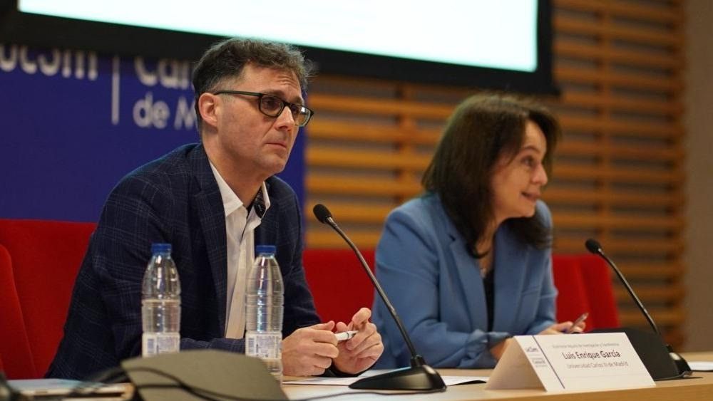 Luis Enrique García-Muñoz, Vicerrector de Investigación y Transferencia de la Universidad Carlos III de Madrid (UC3M), y Ana Ramírez de Molina, Viceconsejera de Universidades, Investigación y Ciencia de la Comunidad de Madrid, durante la inauguración de la jornada.