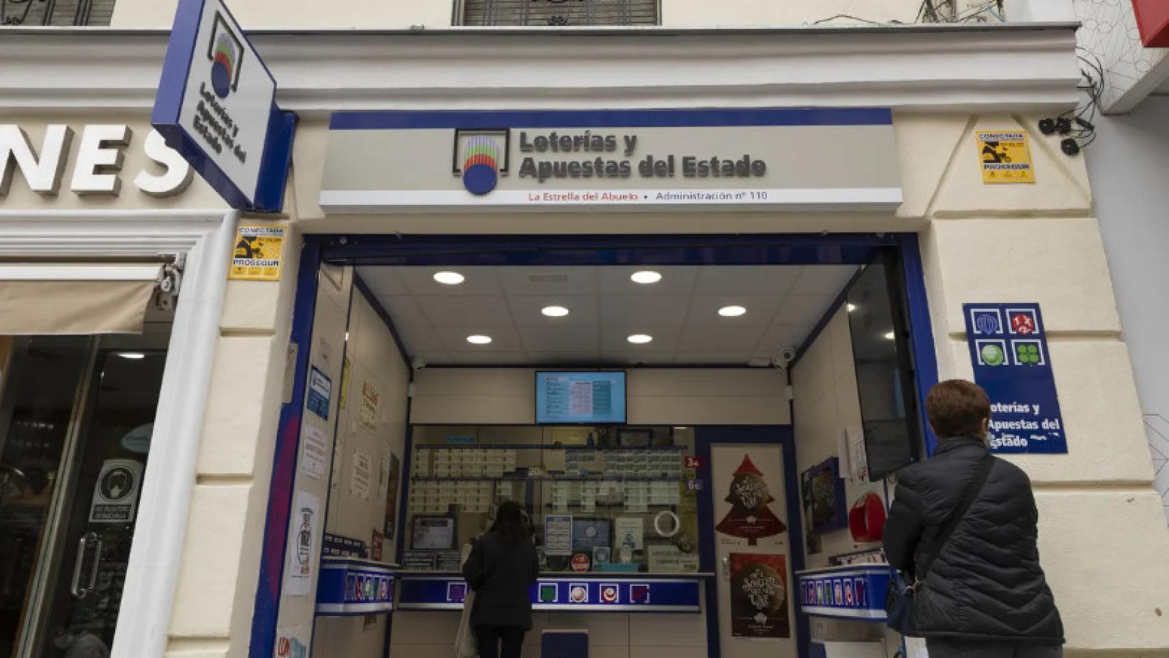 Imagen de archivo de una administración de lotería de Madrid