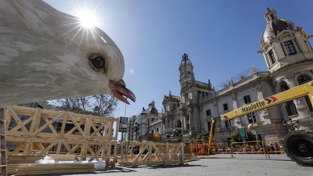 Imagen del montaje de la falla municipal de Valencia