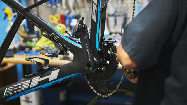 Pinchazos y retiradas afectan masivamente a una prueba en Villena.